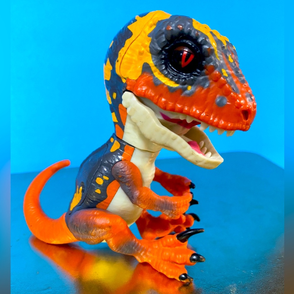 DINOSAUR INTERACTIVE 2017 WOW WEE SCRATCH UNTAMED FINGERLINGS T-REX TIRANOSAURIO